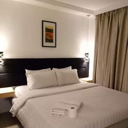 ดรากอนลิงค์ สวีท Hotel Makati City ภายนอก รูปภาพ