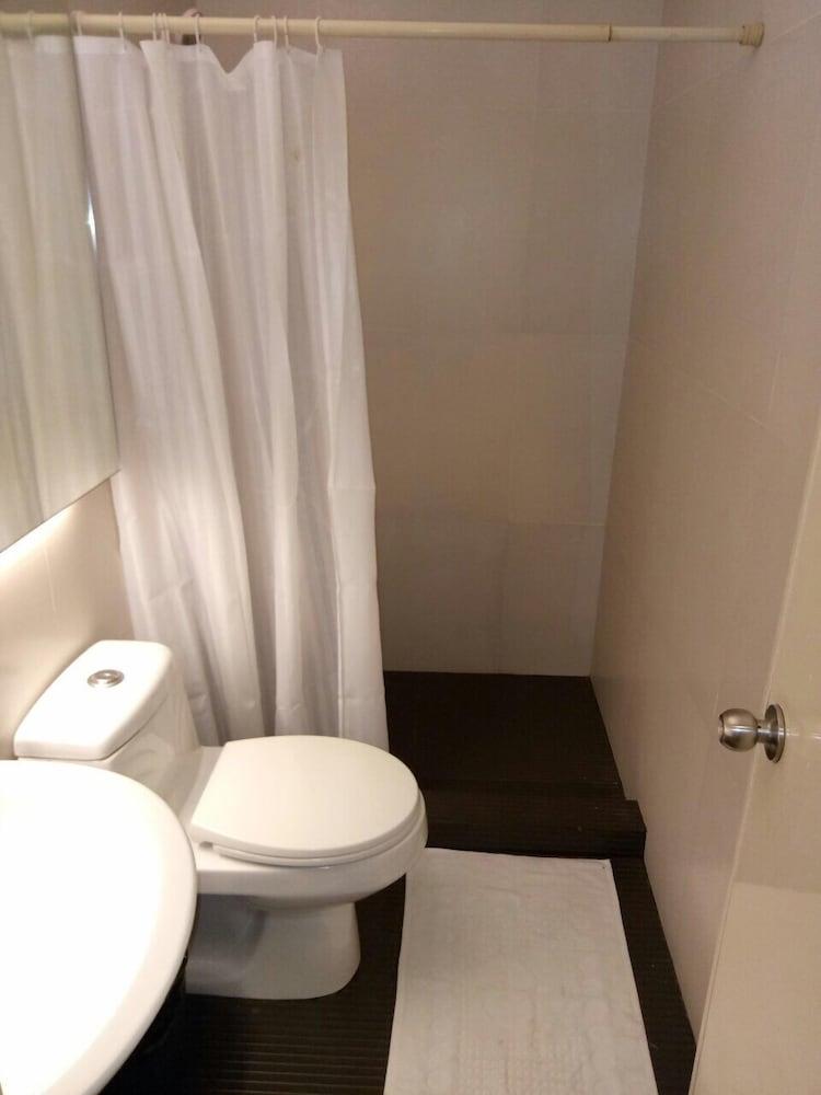 ดรากอนลิงค์ สวีท Hotel Makati City ภายนอก รูปภาพ