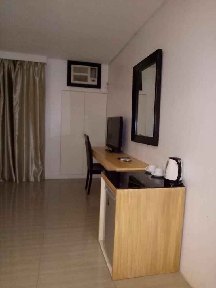 ดรากอนลิงค์ สวีท Hotel Makati City ภายนอก รูปภาพ