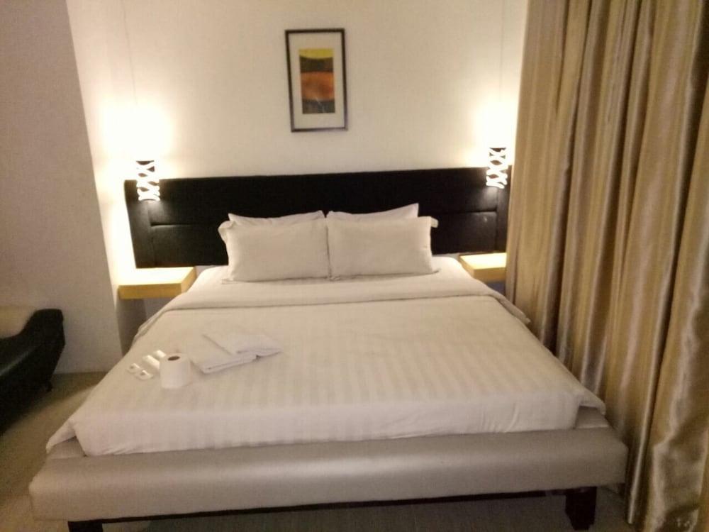 ดรากอนลิงค์ สวีท Hotel Makati City ภายนอก รูปภาพ