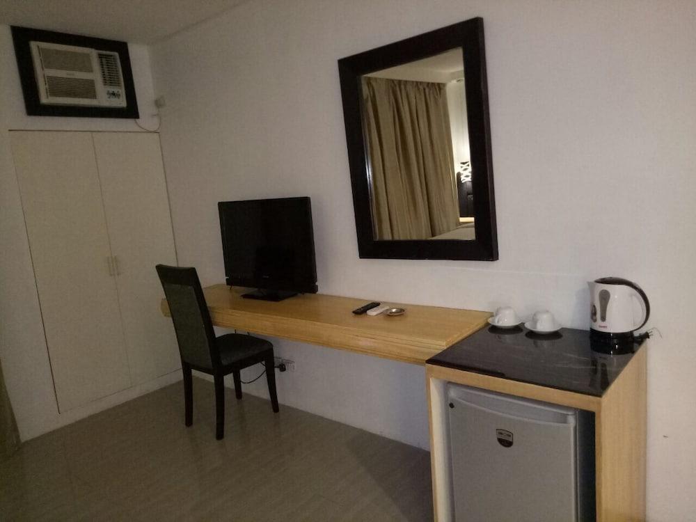ดรากอนลิงค์ สวีท Hotel Makati City ภายนอก รูปภาพ
