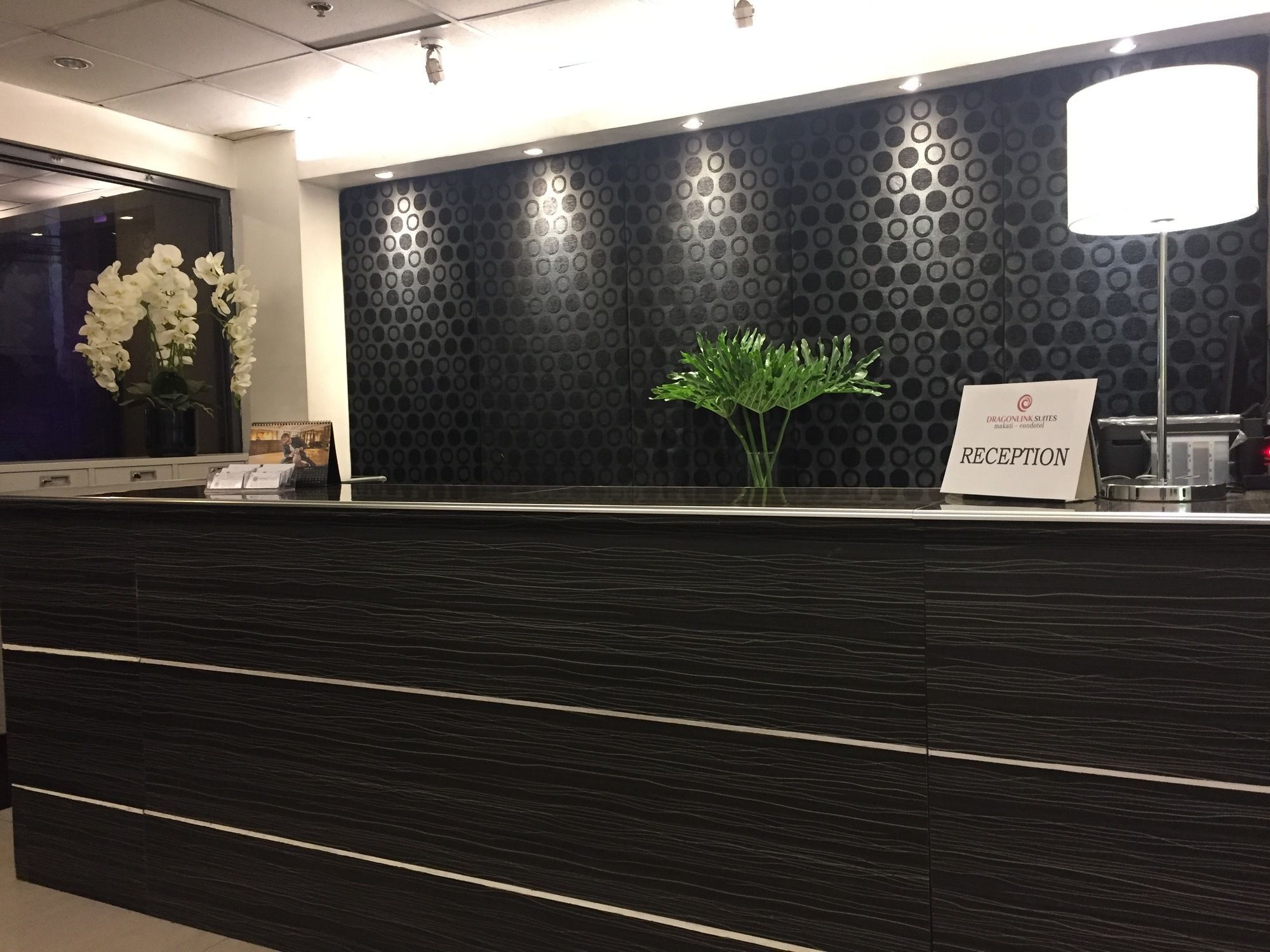 ดรากอนลิงค์ สวีท Hotel Makati City ภายนอก รูปภาพ